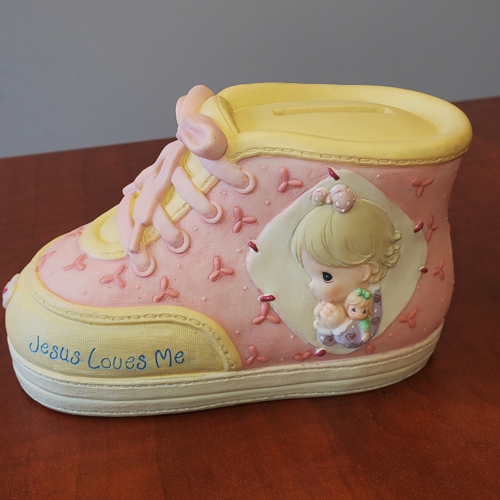 VTG Precious Moments Baby Girl Pink Bootie Shoe 'Jesus Loves Me' Coin Bank 1999